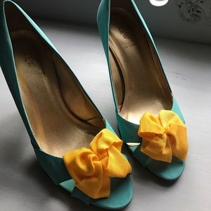 JCrew Silk Turquoise Peep Toe Pump with Yellow Bow